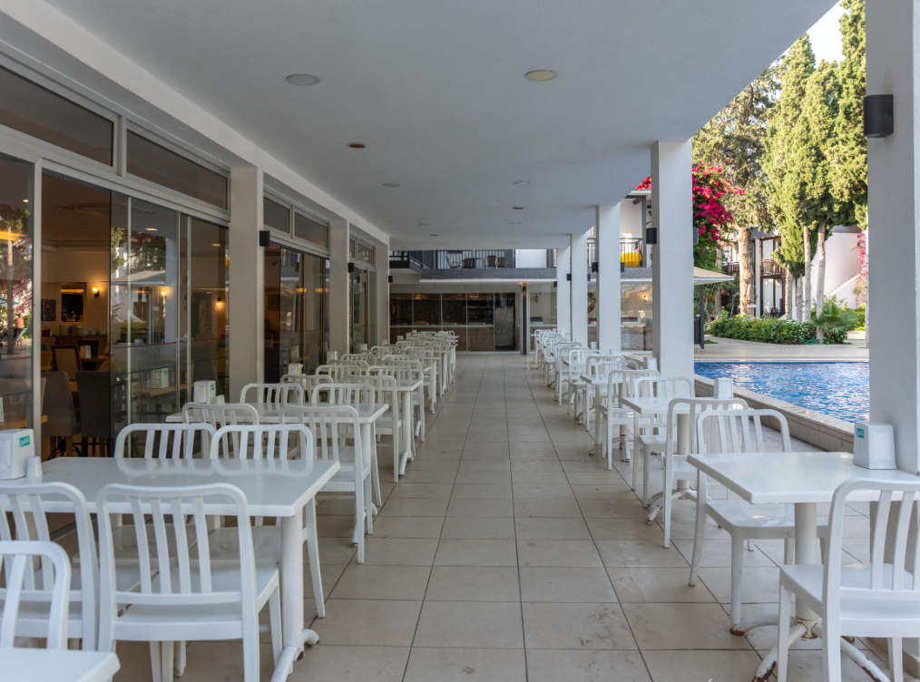 Restaurant & Bar