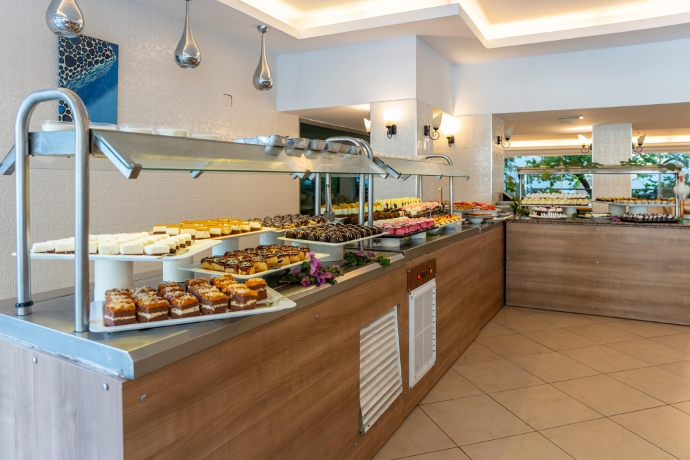 Restaurant & Bar